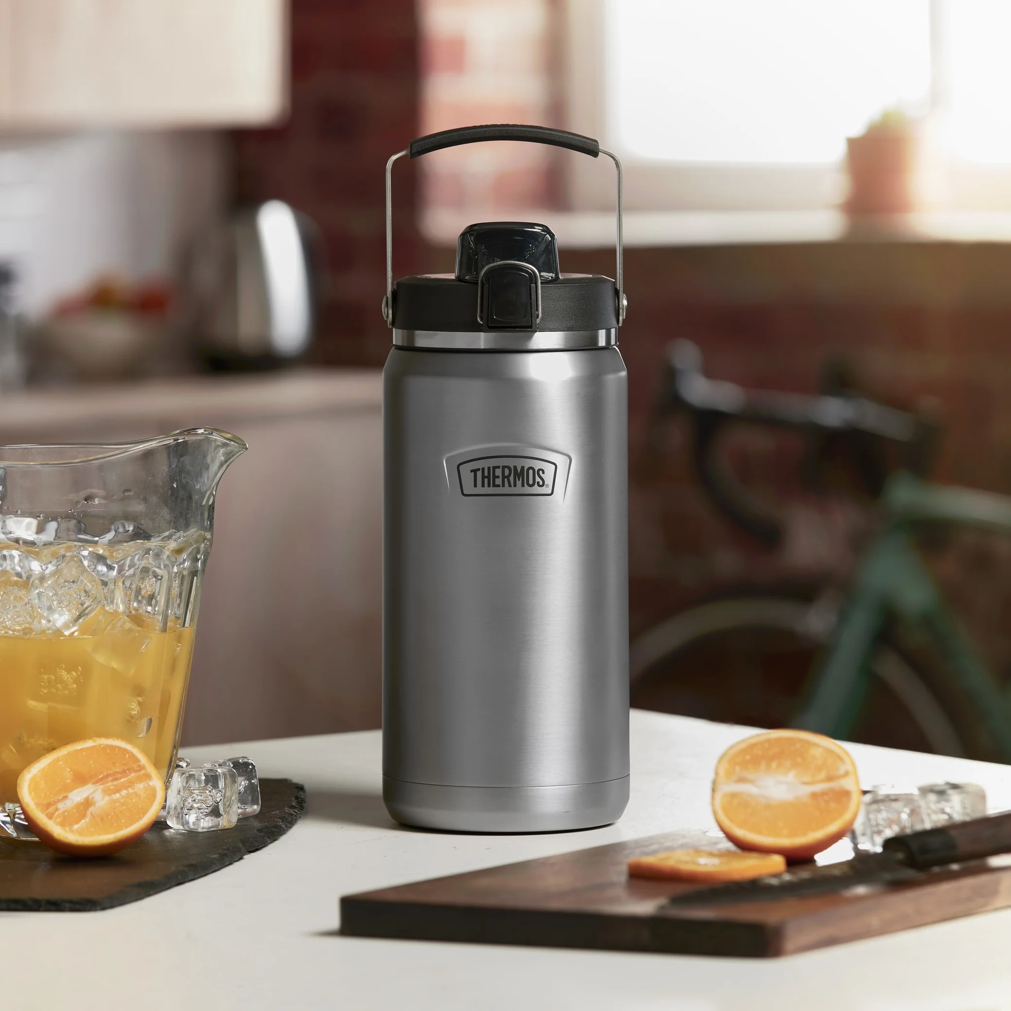 ICON BOTTLE WITH SPOUT 1.9L - Image 6